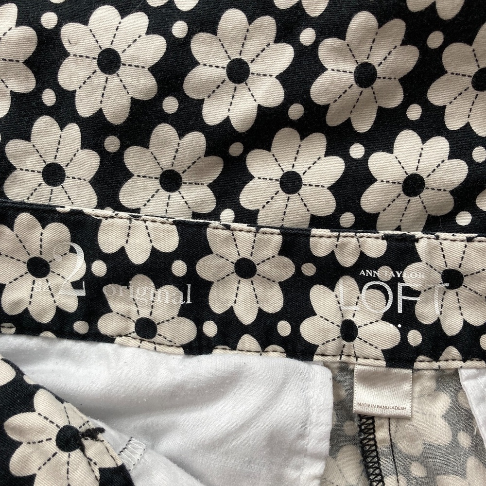 Black Ivory Floral Ann Taylor LOFT Original Shorts - Picture 3 of 3